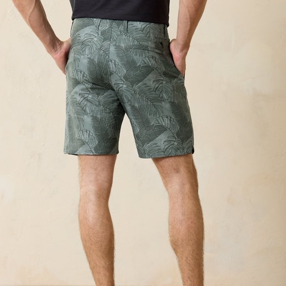Tommy Bahama Men's On Par Vine Line IslandZone 9-Inch Shorts EUC - Picture 2 of 8